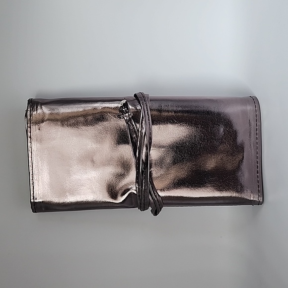 Vasanti Metallic Makeup Brush Travel Case - Picture 7 of 7